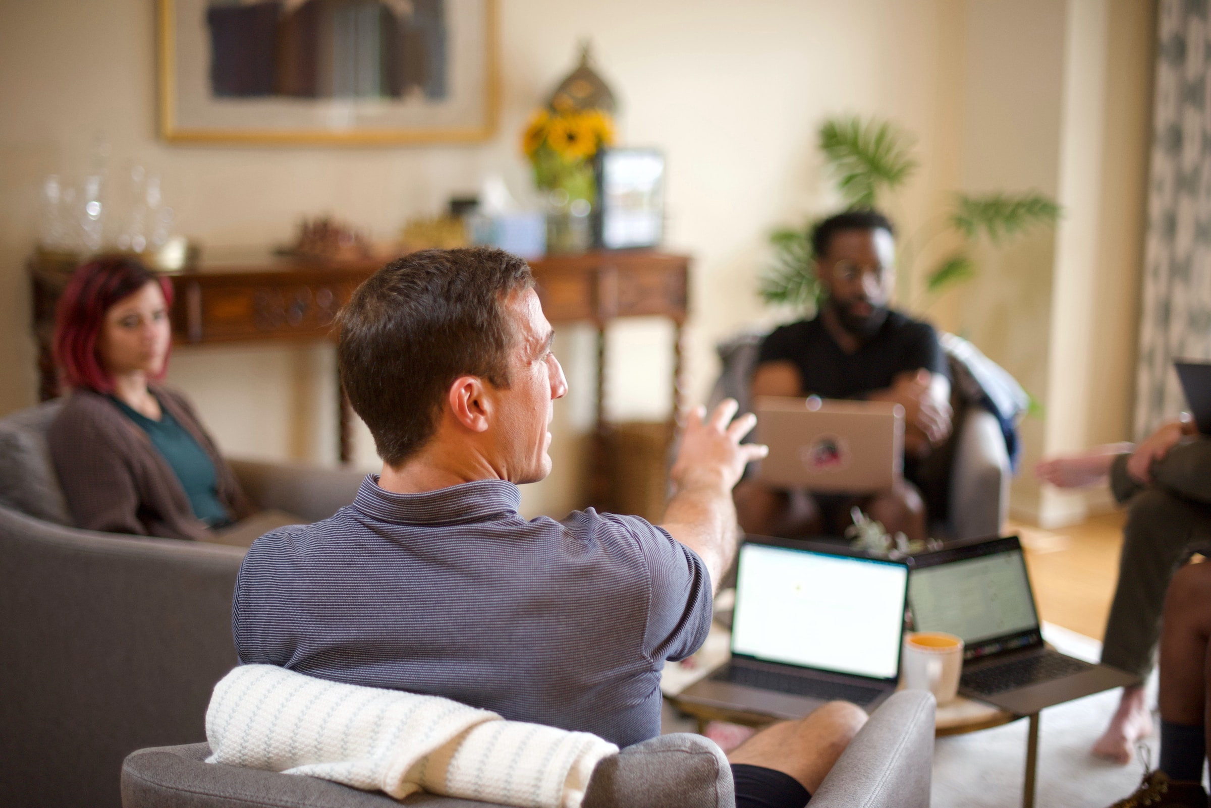 10 Ways to Foster Team Spirit in a Hybrid Work Environment