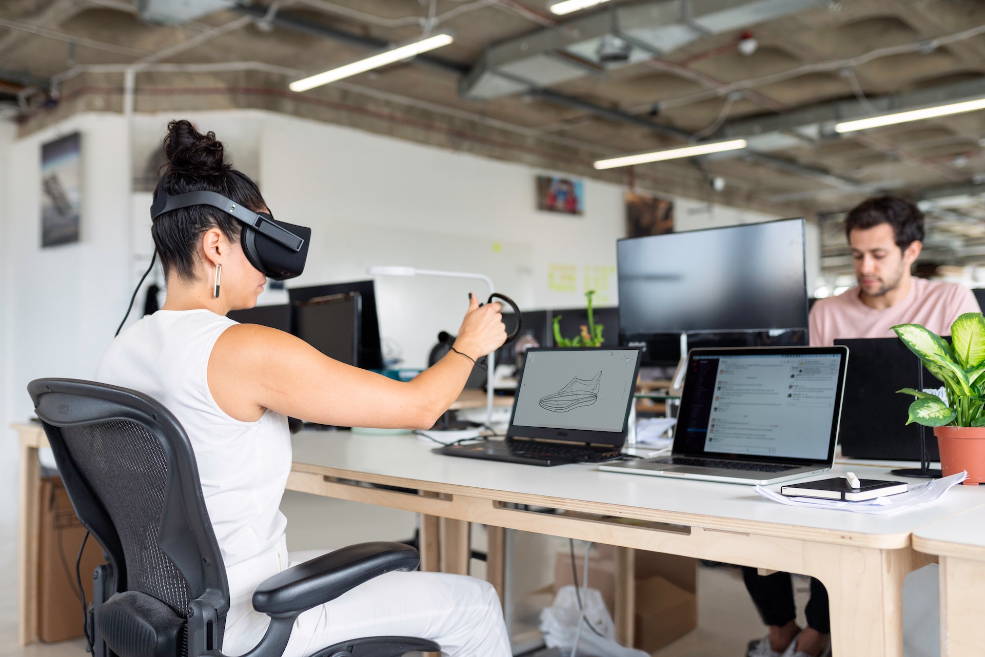 Virtual Reality in Remote Work: Unleashing a New Era of Global Collaboration